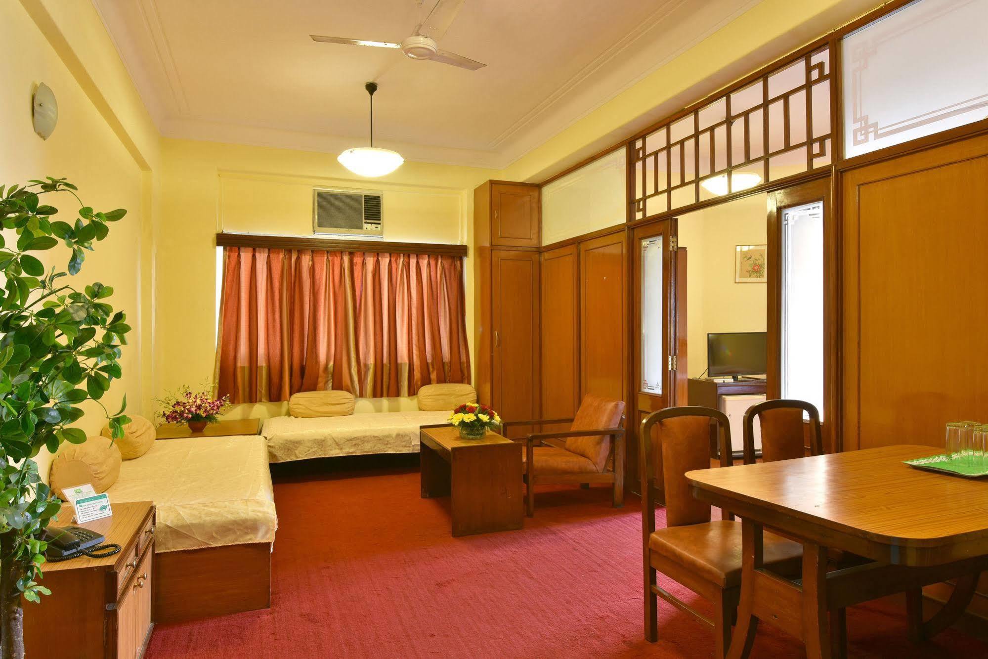 Sea Green South Hotel Mumbai  Buitenkant foto